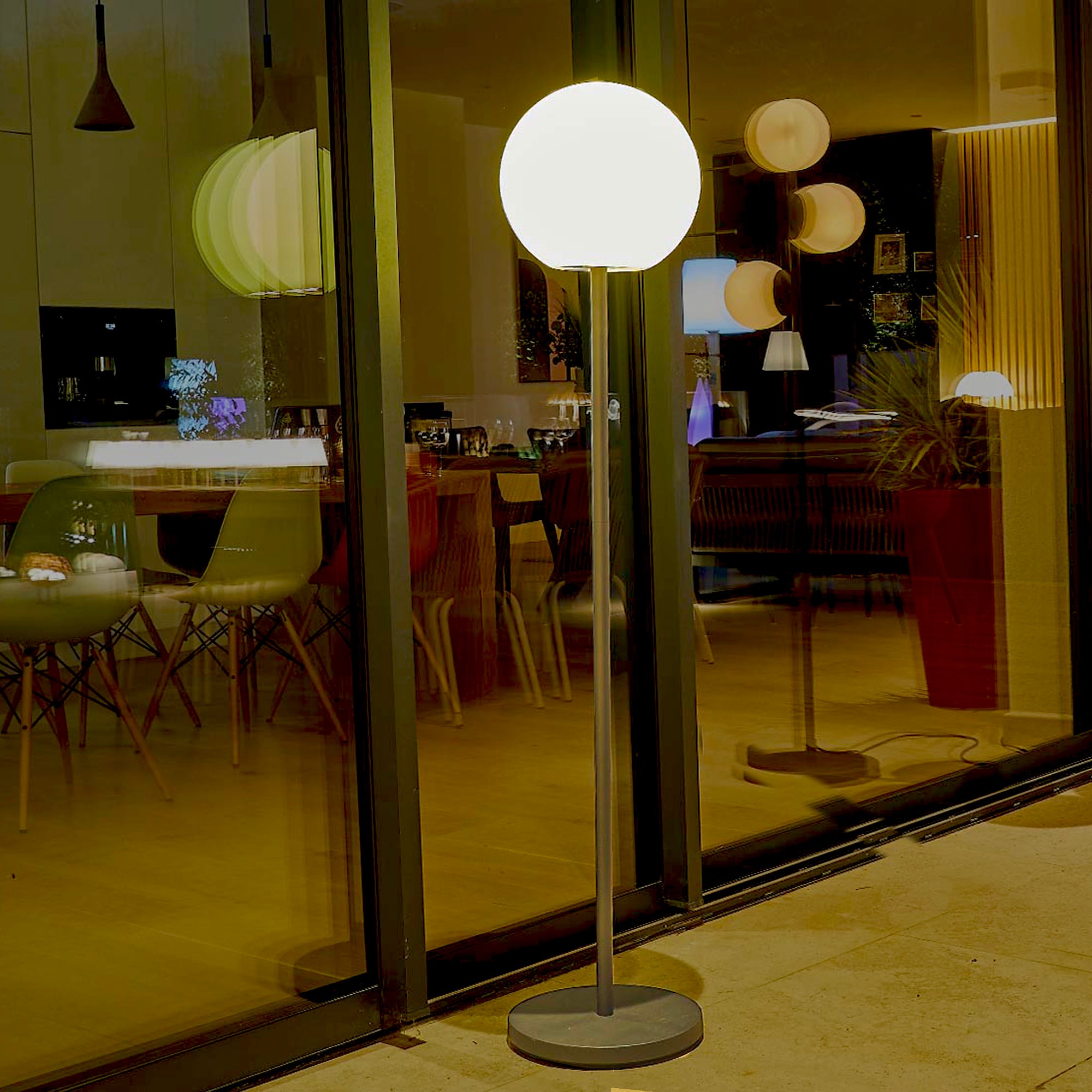 Red Deco Luny Tall H150cm lampadaire sans fil blanc dimmable