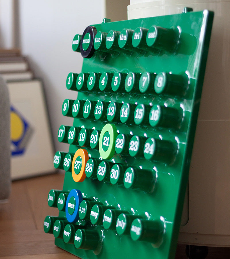 L'avant gardiste Ring a Date calendrier perpétuel vert