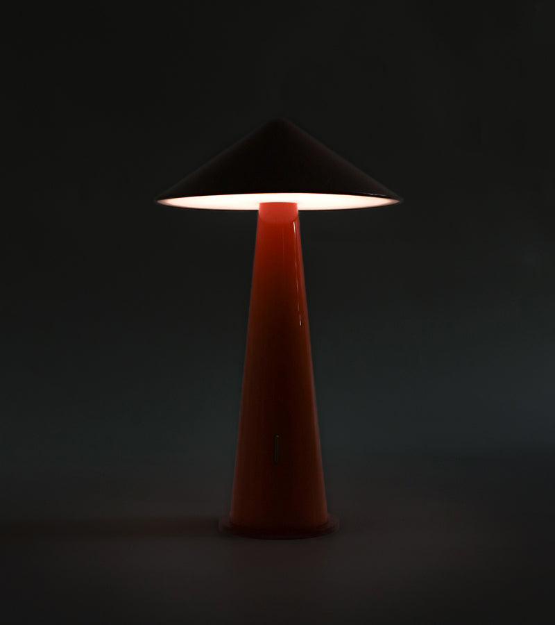 L'avant gardiste Tipsy lampe portable rose poudré