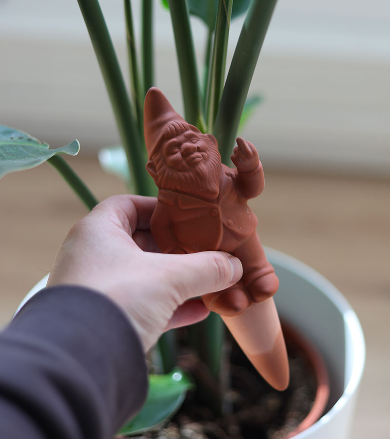 L'avant gardiste Outdoor gnome terracotta irrigateur plantes