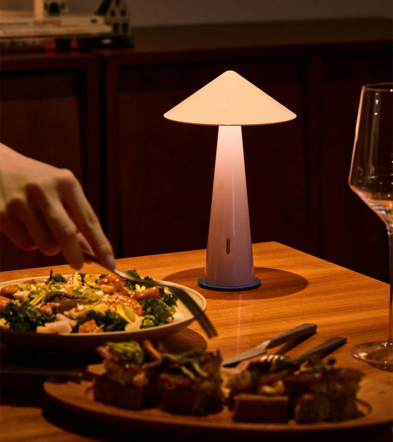 L'avant gardiste Tipsy lampe portable rose poudré