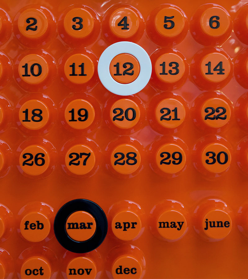 L'avant gardiste Livres & Papeterie calendrier perpétuel orange Ring a Date