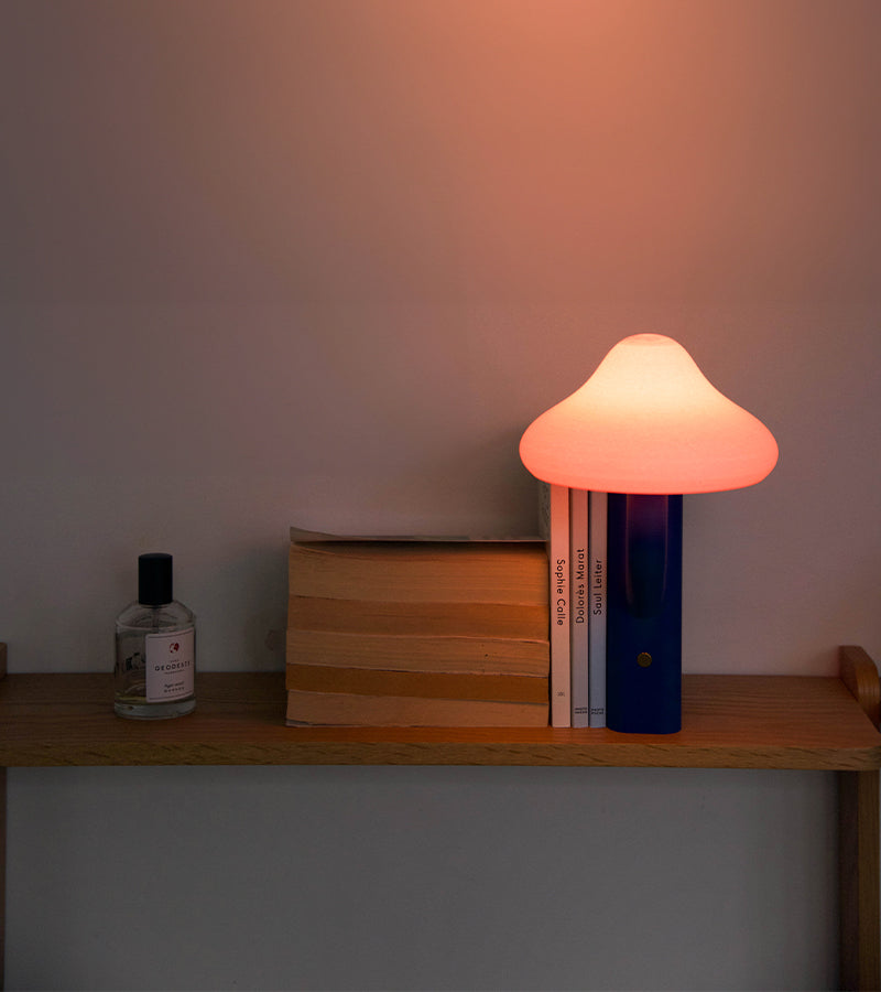 L'avant gardiste Myria lampe-livre champignon bleu royal