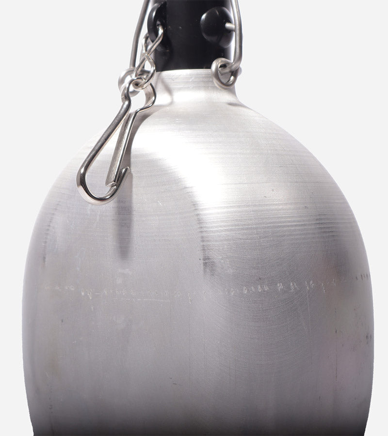 L'avant gardiste Outdoor Gourde ovale métal vintage