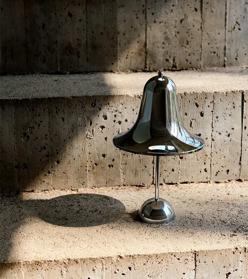 L'avant gardiste Pantop Portable lampe blanc crème sans fil