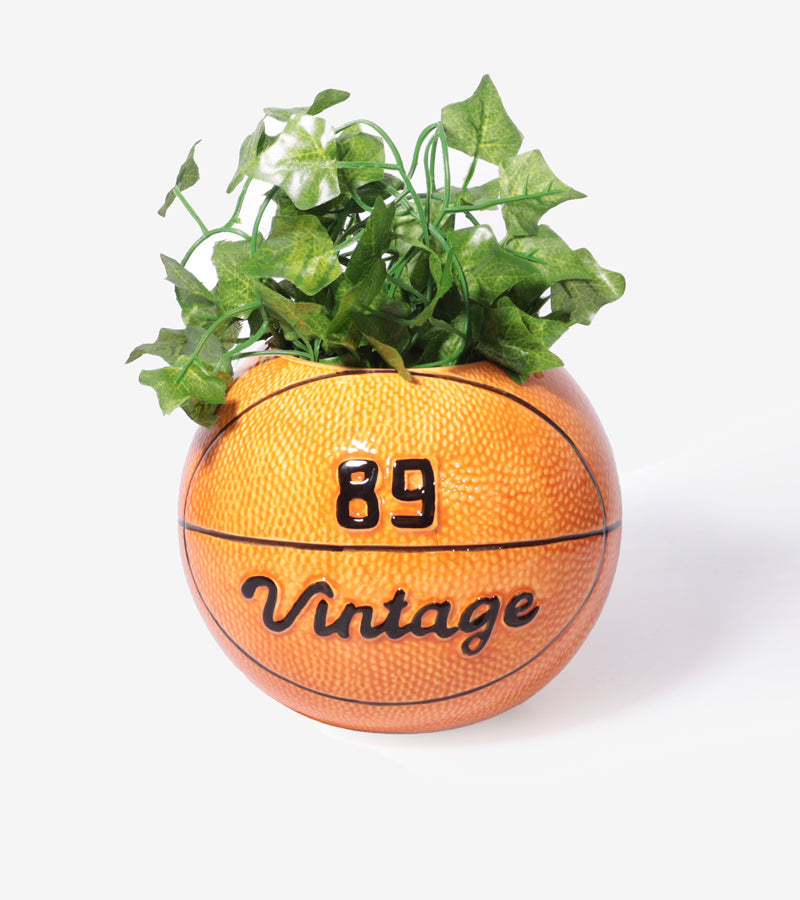 L'avant gardiste vase balle de basket vintage sport