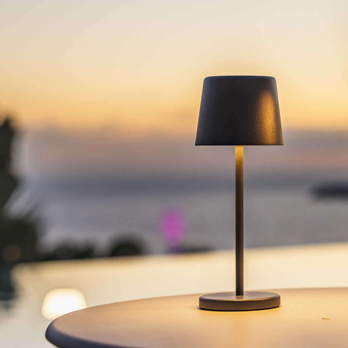 Red Deco Kelly Mini lampe table sans fil noire LED H22cm