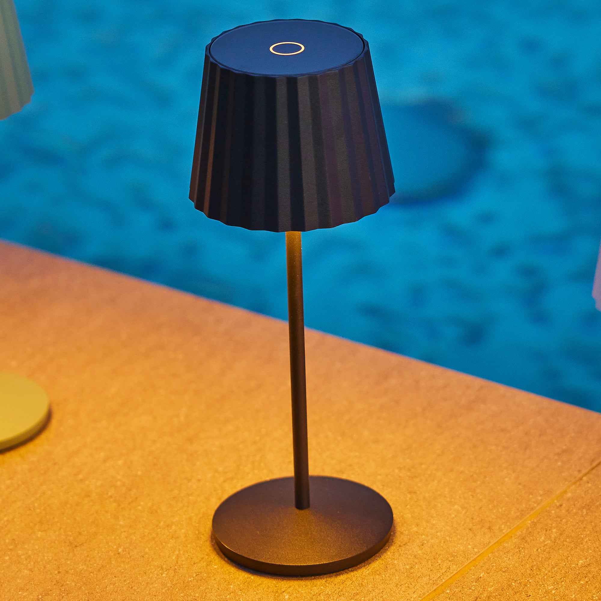Red Deco Abby Black H30cm lampe de table sans fil noir blanc chaud