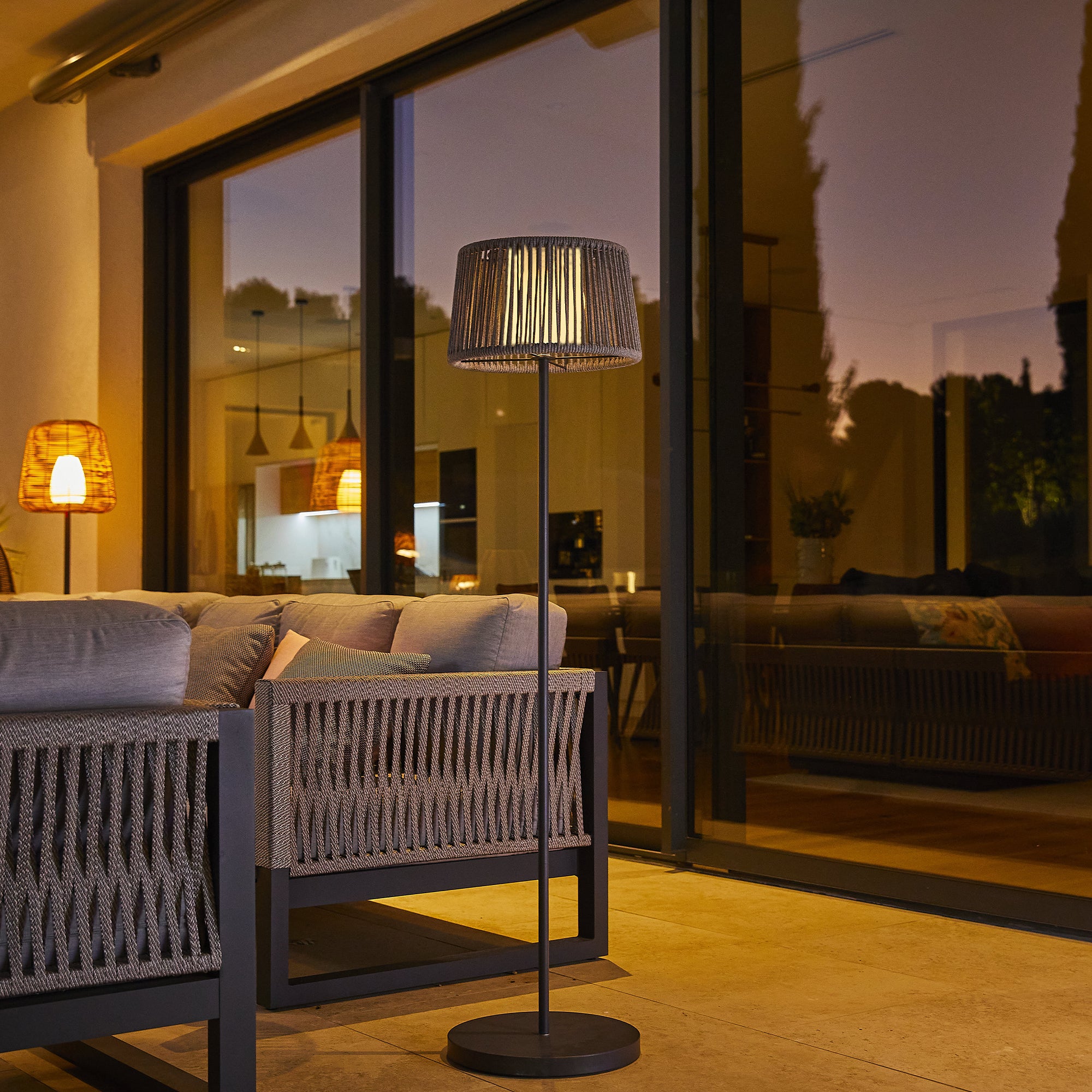 Red Deco Soleo H145cm lampadaire solaire gris blanc chaud