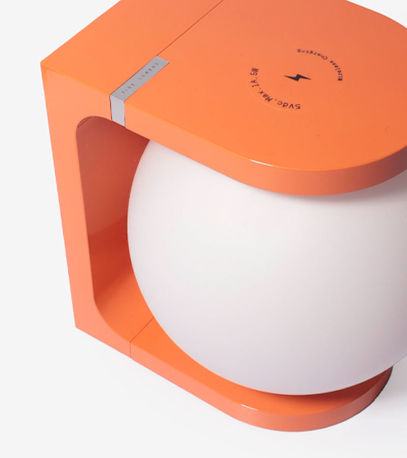 L'avant gardiste PLAT Max lampe orange design