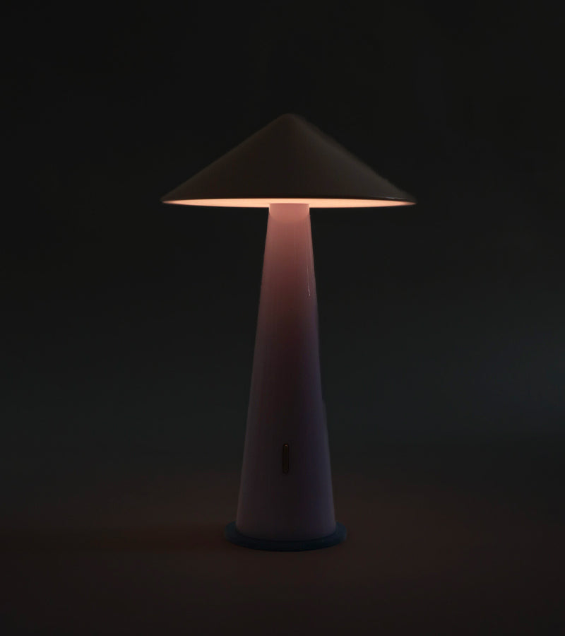 L'avant gardiste Tipsy lampe portable rose poudré