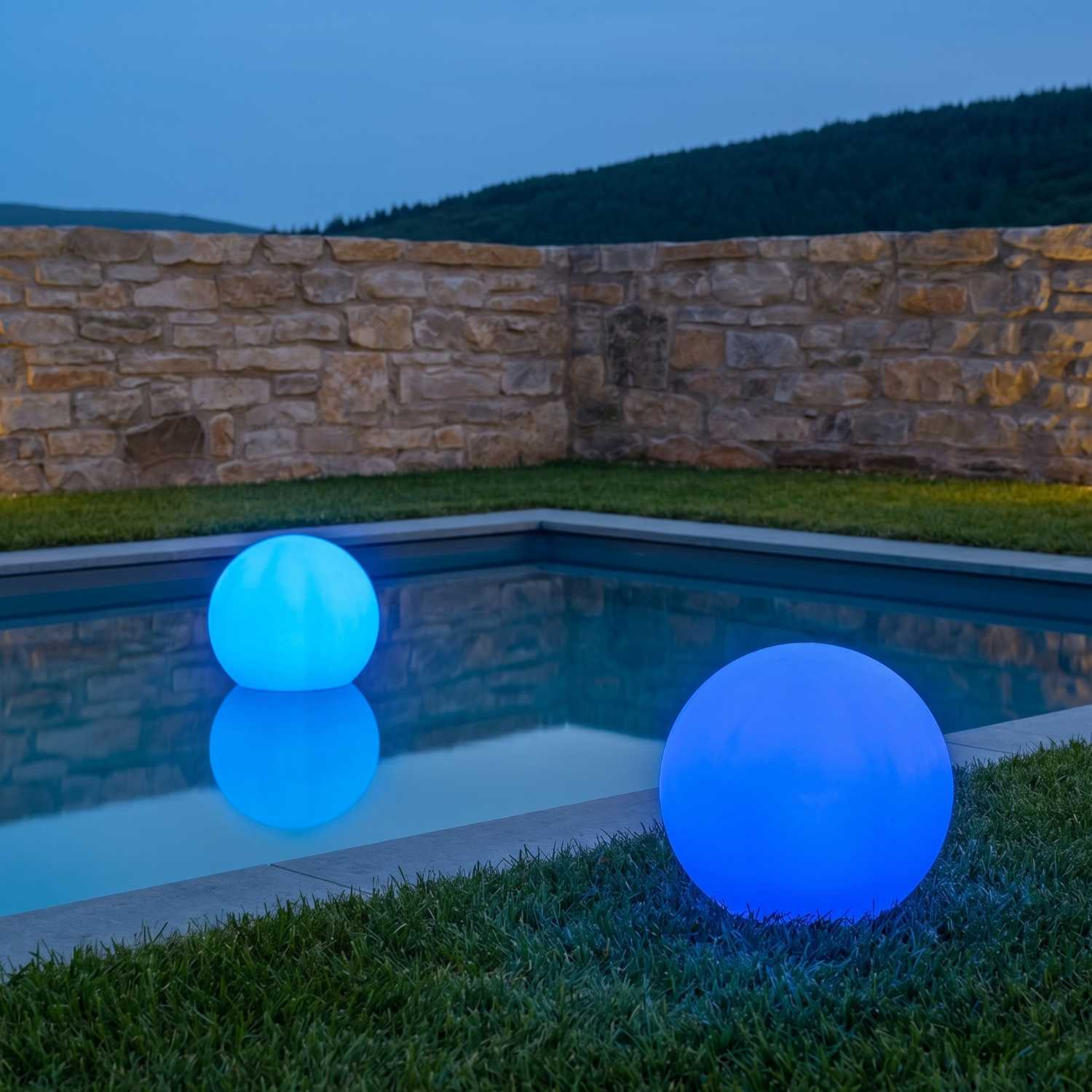 Red Deco Solsty boules solaires lot 2 flottantes Ø30cm RGB