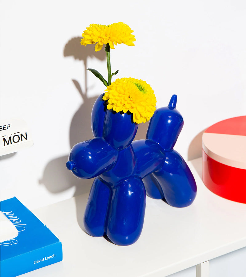 L'avant gardiste Bobby vase décoratif bleu sculpture