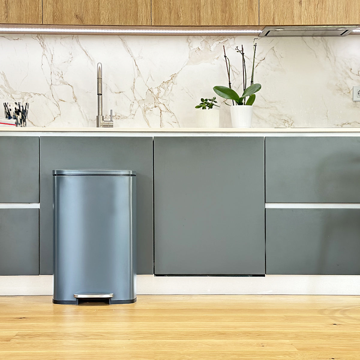 Red Deco Admiral Poubelle Cuisine Pédale 50L Gris Mat Inox