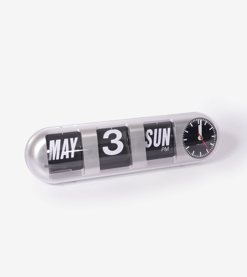 L'avant gardiste Karlsson horloge murale Tube Flip design