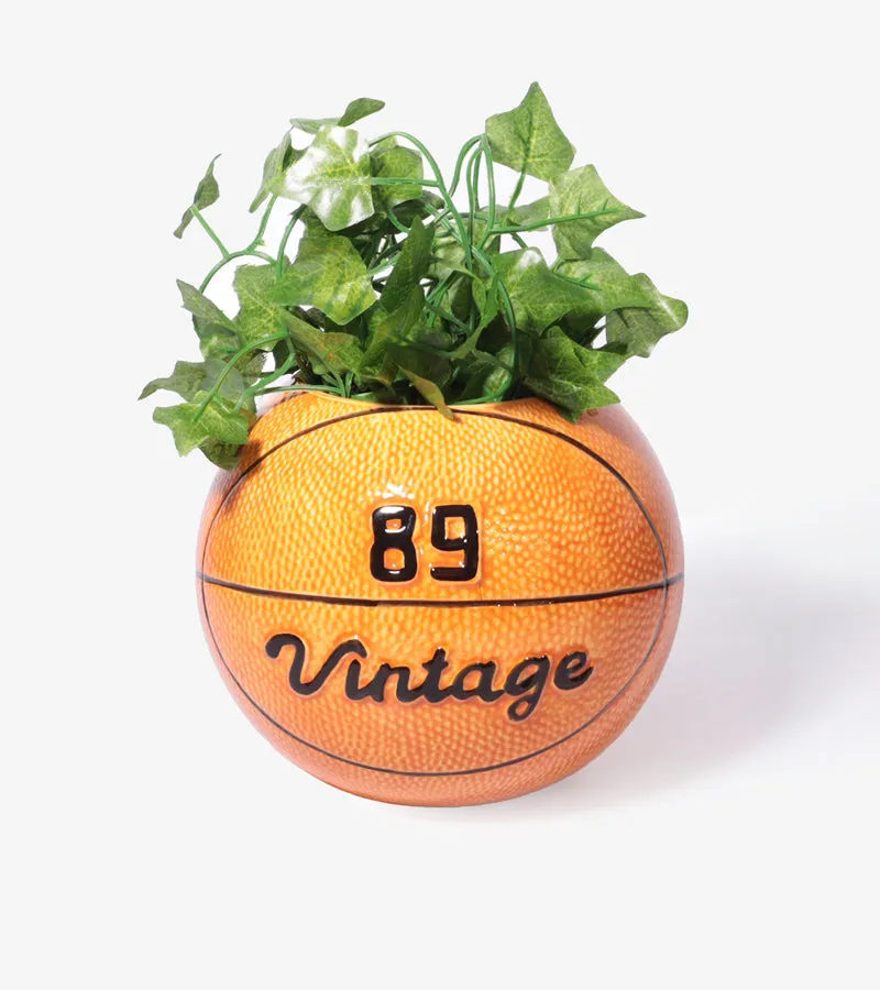 L'avant gardiste vase balle de basket vintage sport