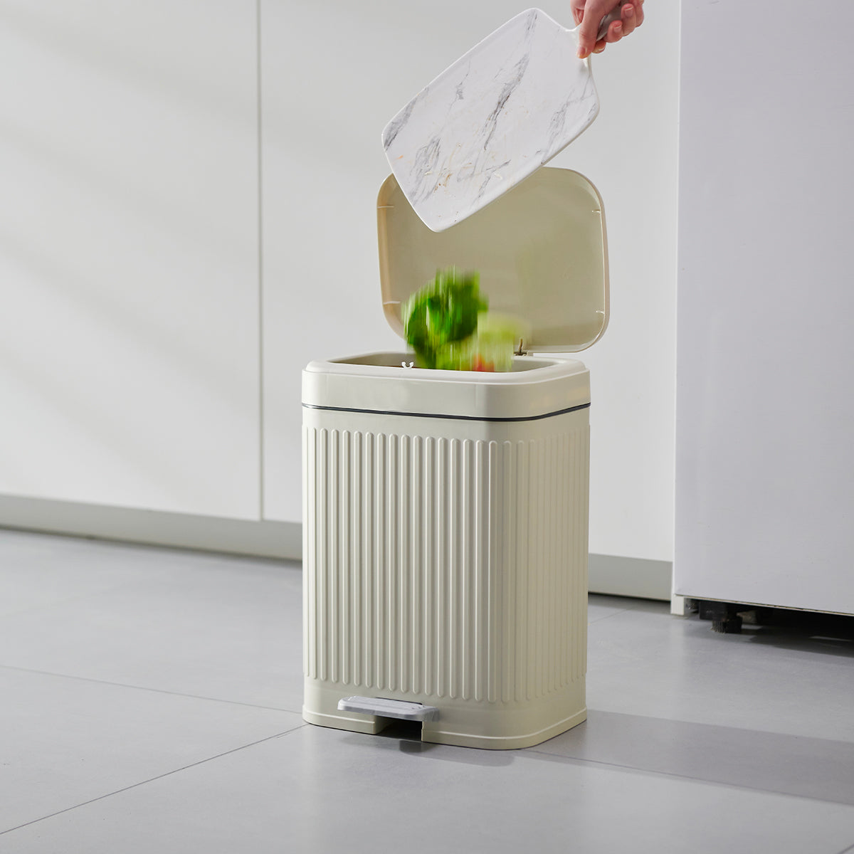 Red Deco AURA 12L poubelle à pédale blanche plastique