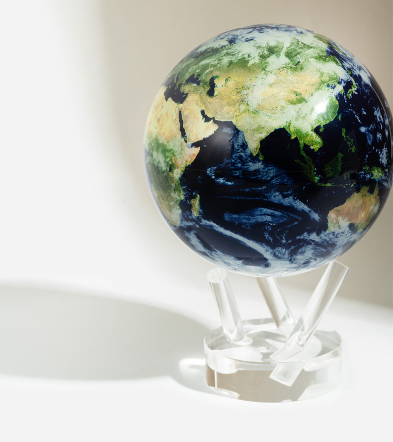 L'avant gardiste Mova globe terrestre nuages rotatif lumière