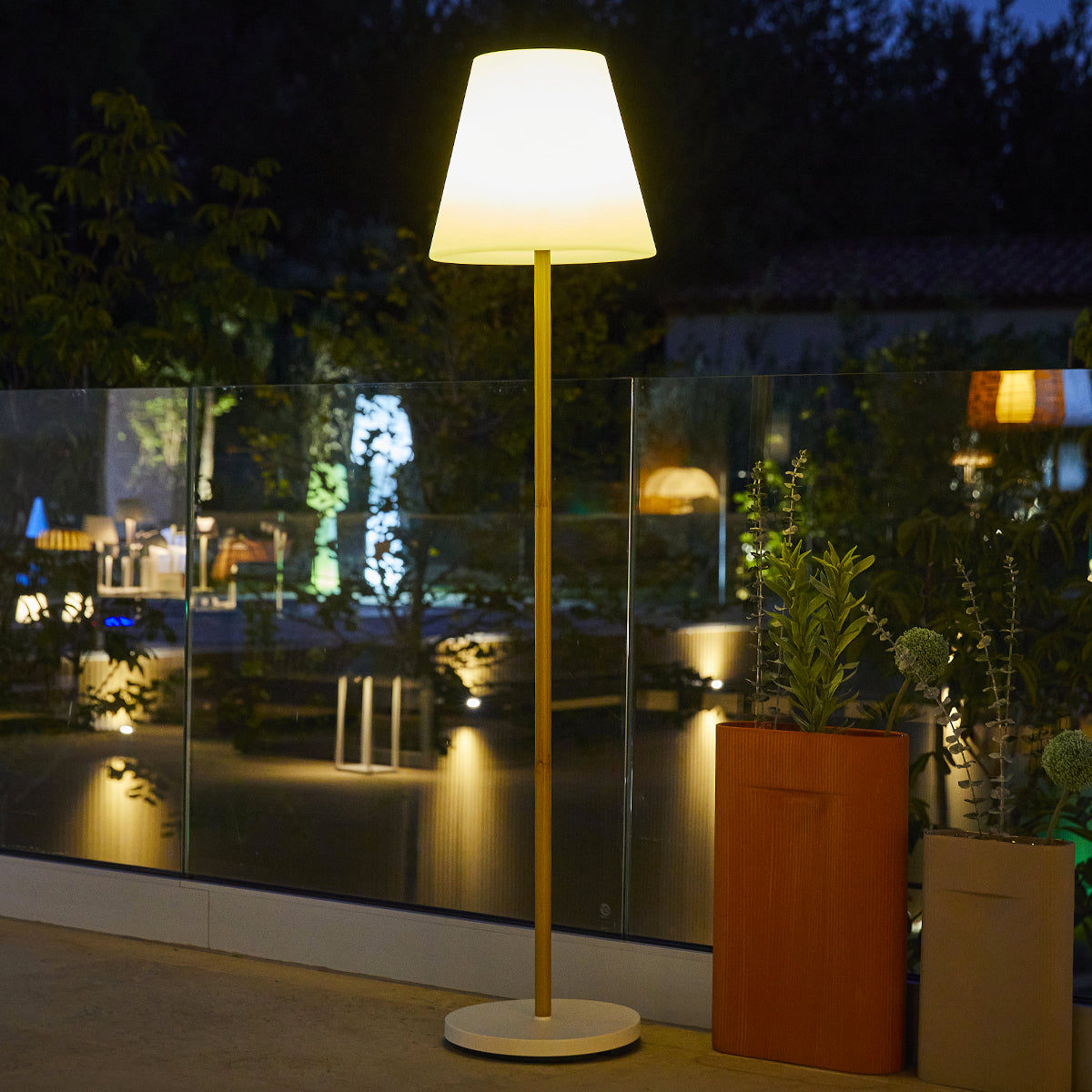 Red Deco Standy Wood Solar lampadaire solaire bois H150cm