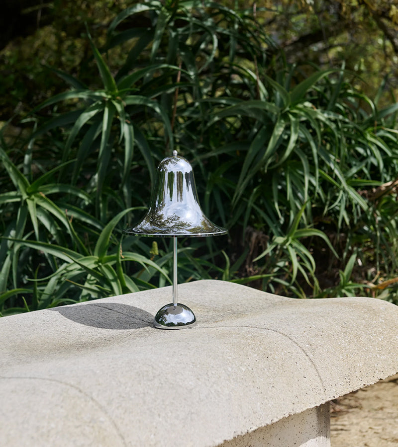 L'avant gardiste Pantop Portable lampe blanc crème sans fil