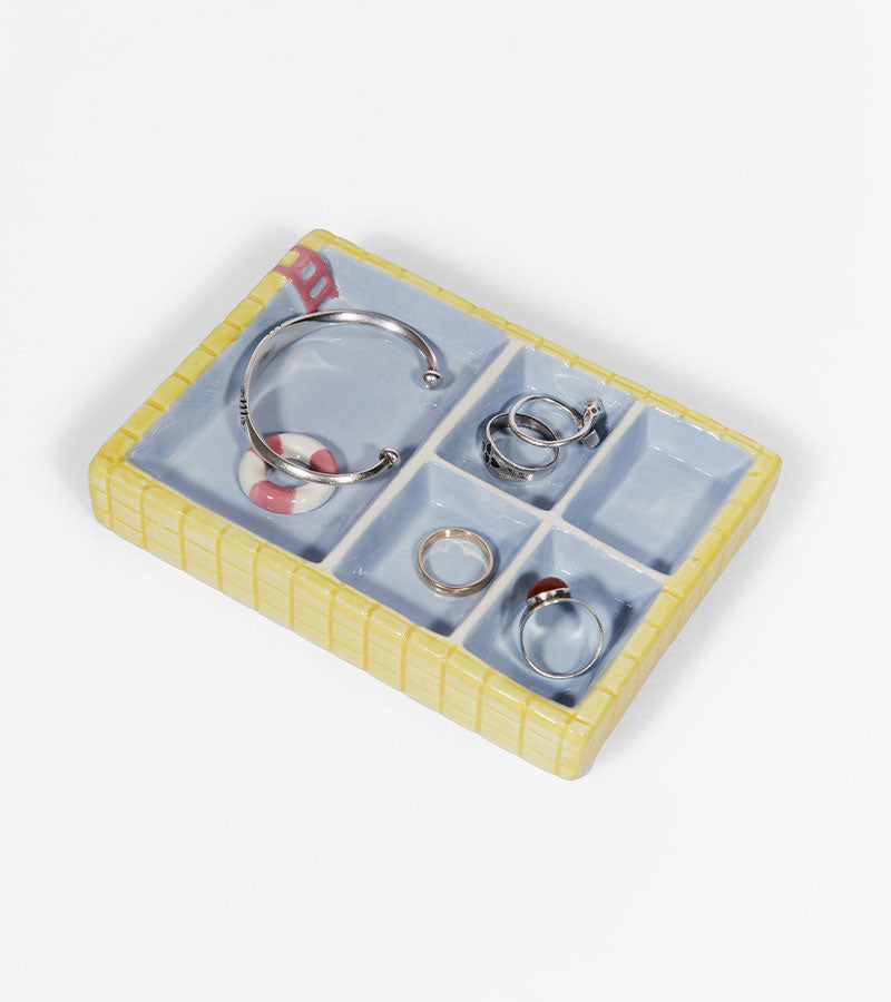 Piscine repose-bijoux plateau bagues forme piscine