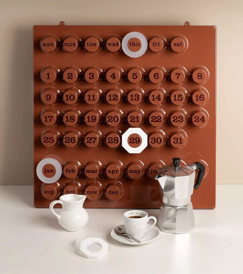 L'avant gardiste Calendrier perpétuel café mousse Ring a Date