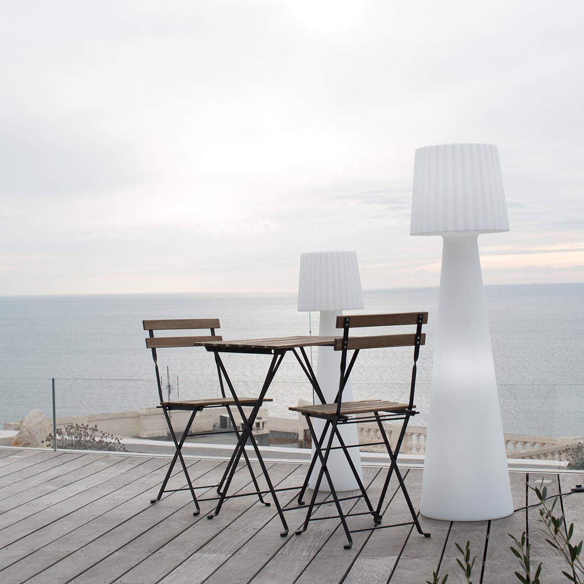 Red Deco Lady H110 cm lampadaire filaire LED blanc froid