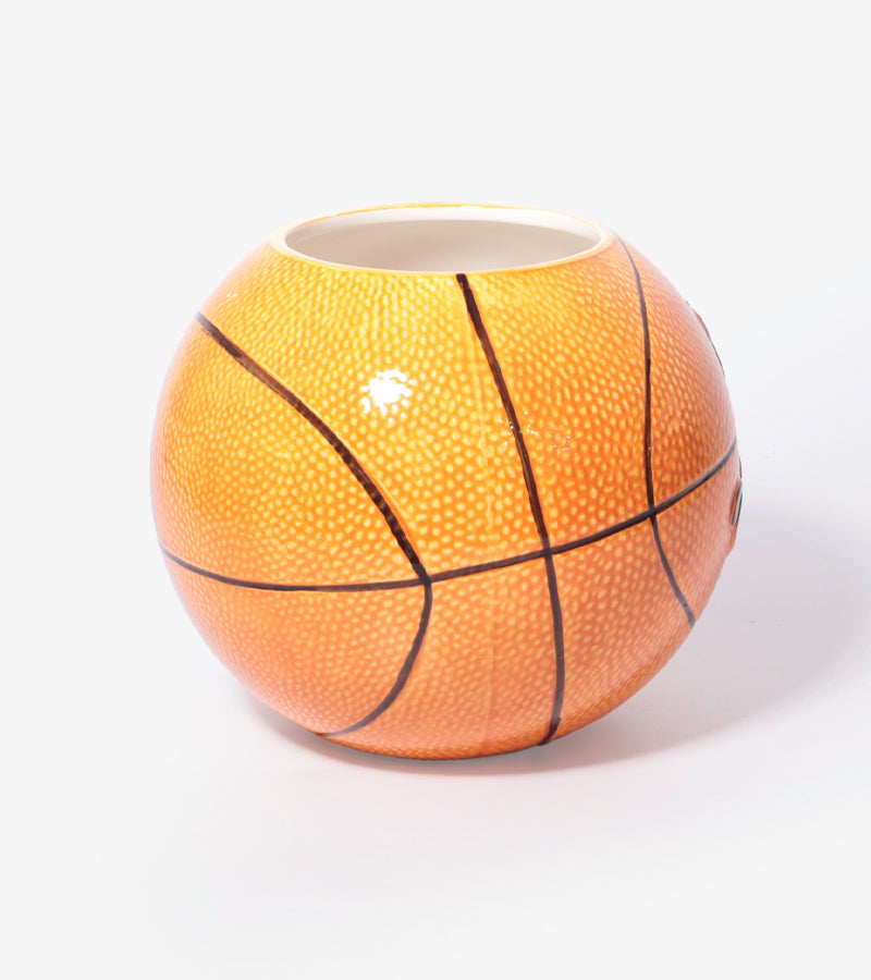 L'avant gardiste vase balle de basket vintage sport