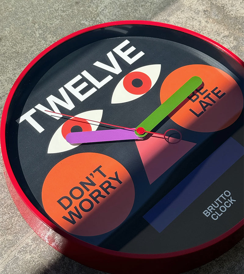 L'avant gardiste Déco murale Horloge Brutto Studio HURRY UP