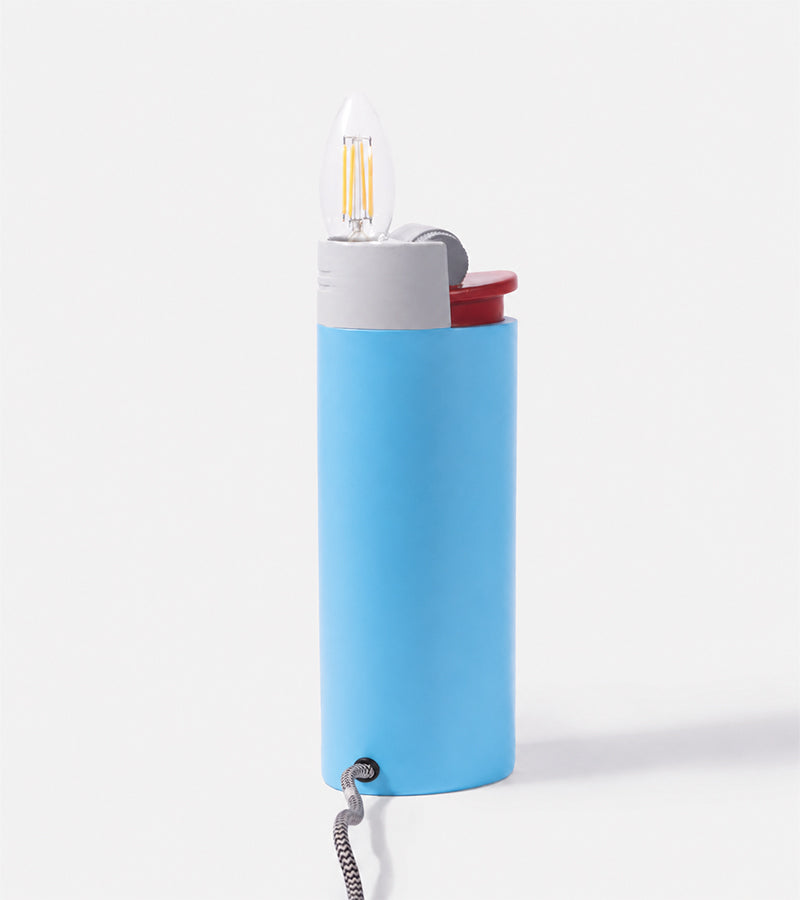 L'avant gardiste lampe briquet lumineuse bleue LED salon