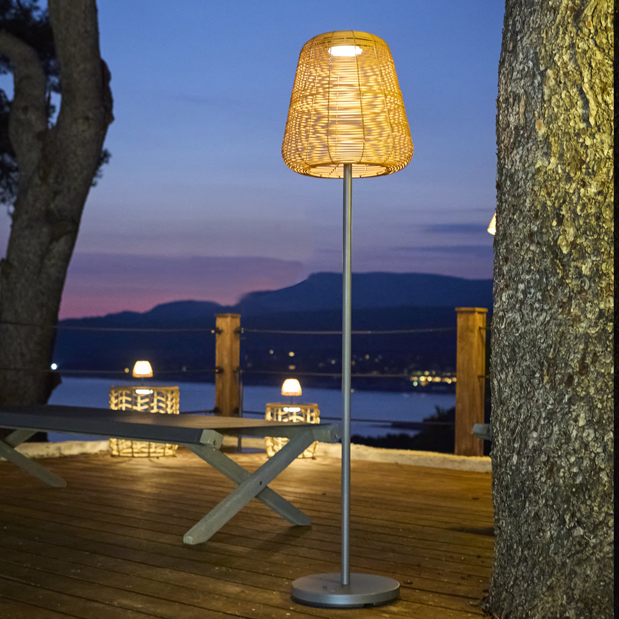 Red Deco Tall Bohème Solar lampadaire solaire rotin H160cm blanc chaud