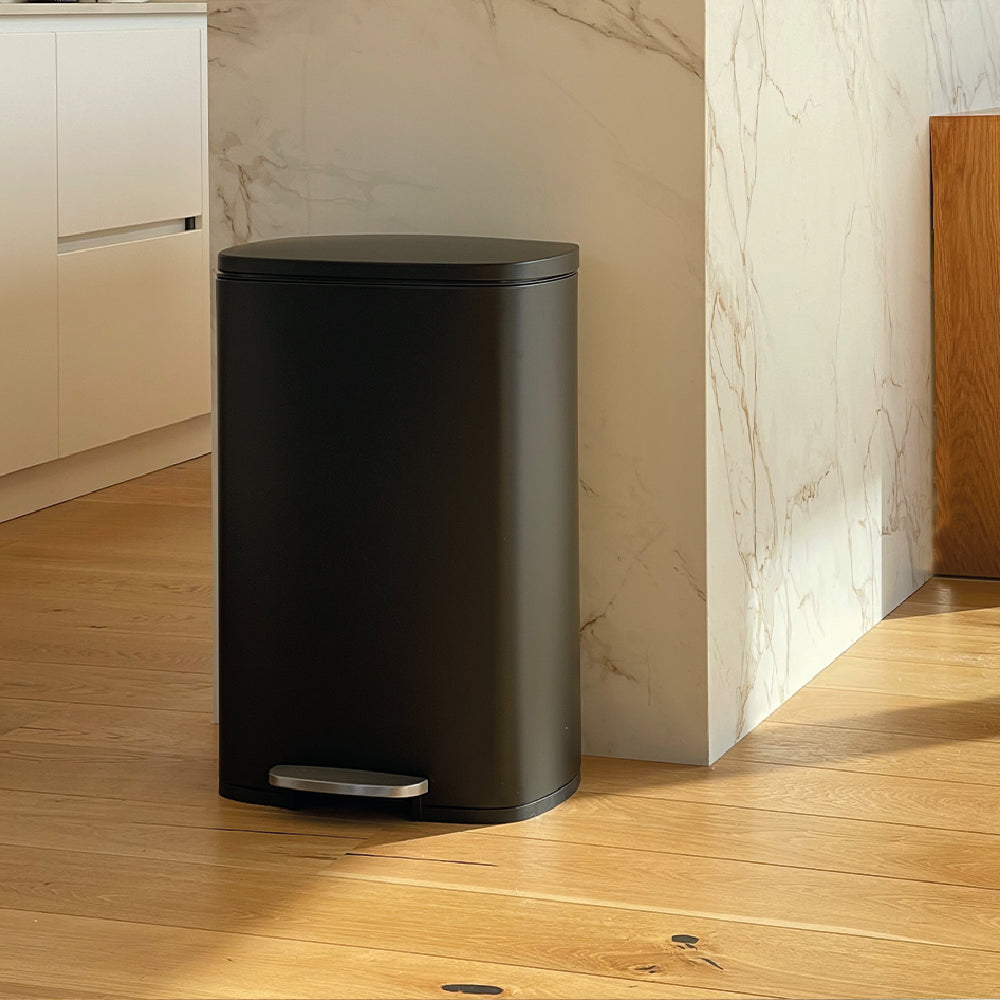 Red Deco Admiral 50L poubelle pédale inox noir mat