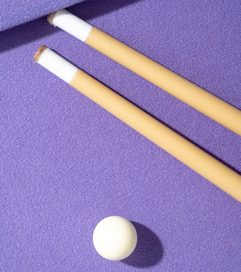 L'avant gardiste Mini billard de table lilas salon
