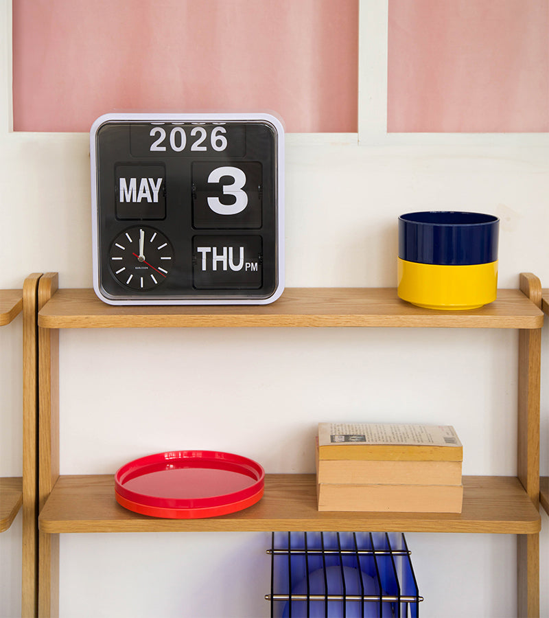 Karlsson Flip horloge calendrier à volets murale rétro