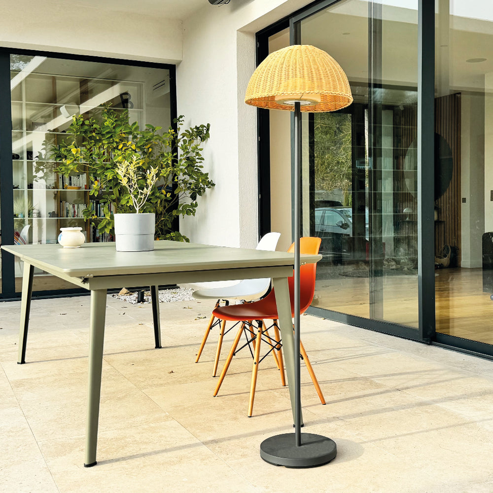 Red Deco Faroe Tall lampadaire sans fil LED rotin H160cm dimmable