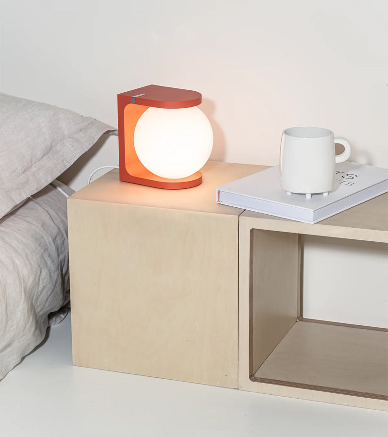 L'avant gardiste PLAT Max lampe orange design