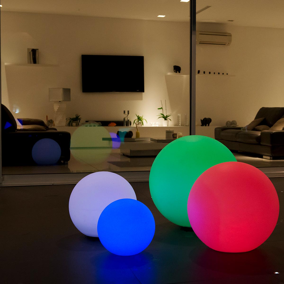 Red Deco Bobby boule lumineuse LED 40cm multicolore flottante