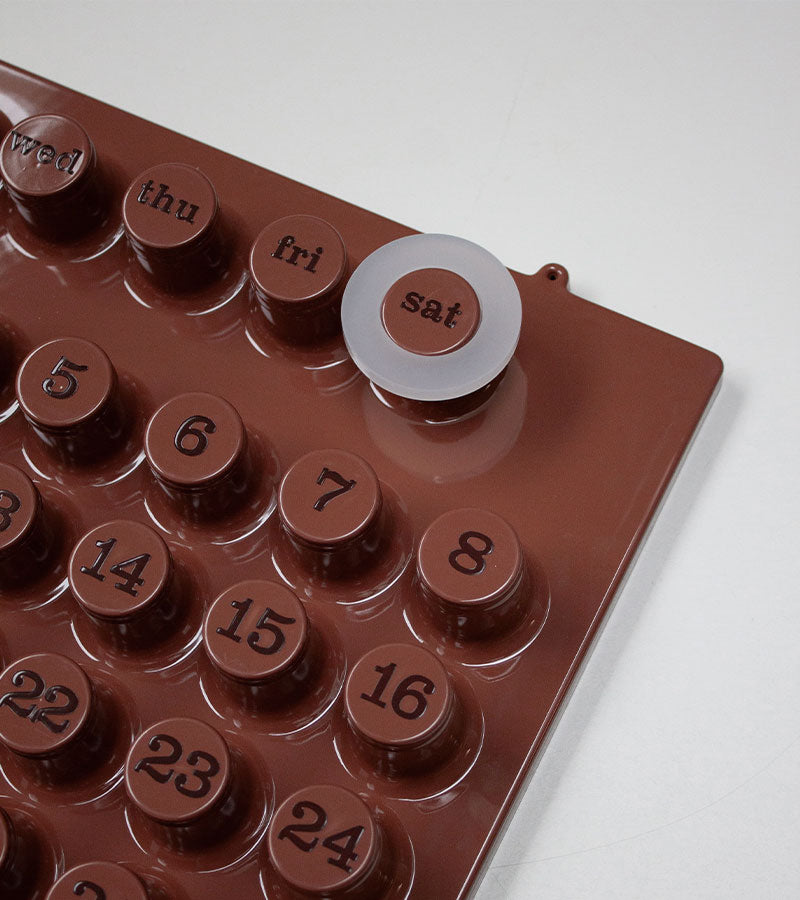 L'avant gardiste Calendrier perpétuel café mousse Ring a Date