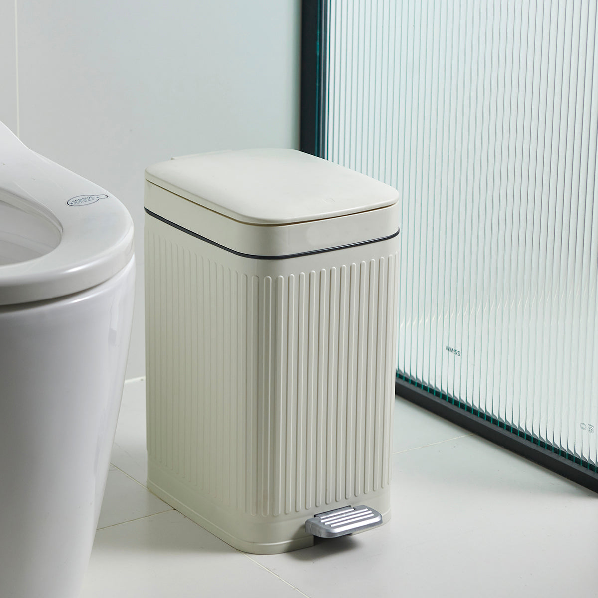 Red Deco Aura 10L poubelle à pédale blanche étroite