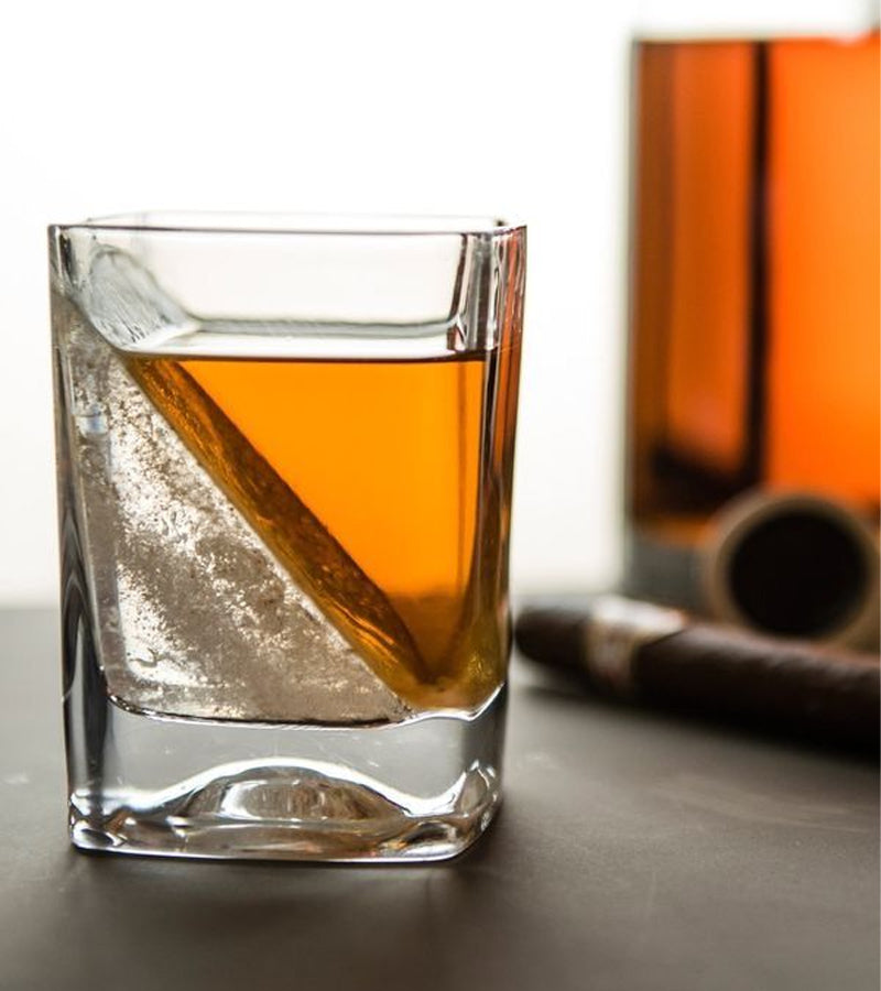 L'avant gardiste Whisky Wedge verre à whisky refroidisseur