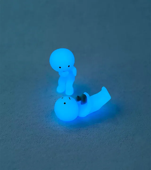L'avant gardiste Figurine fluorescente Smiski Bath