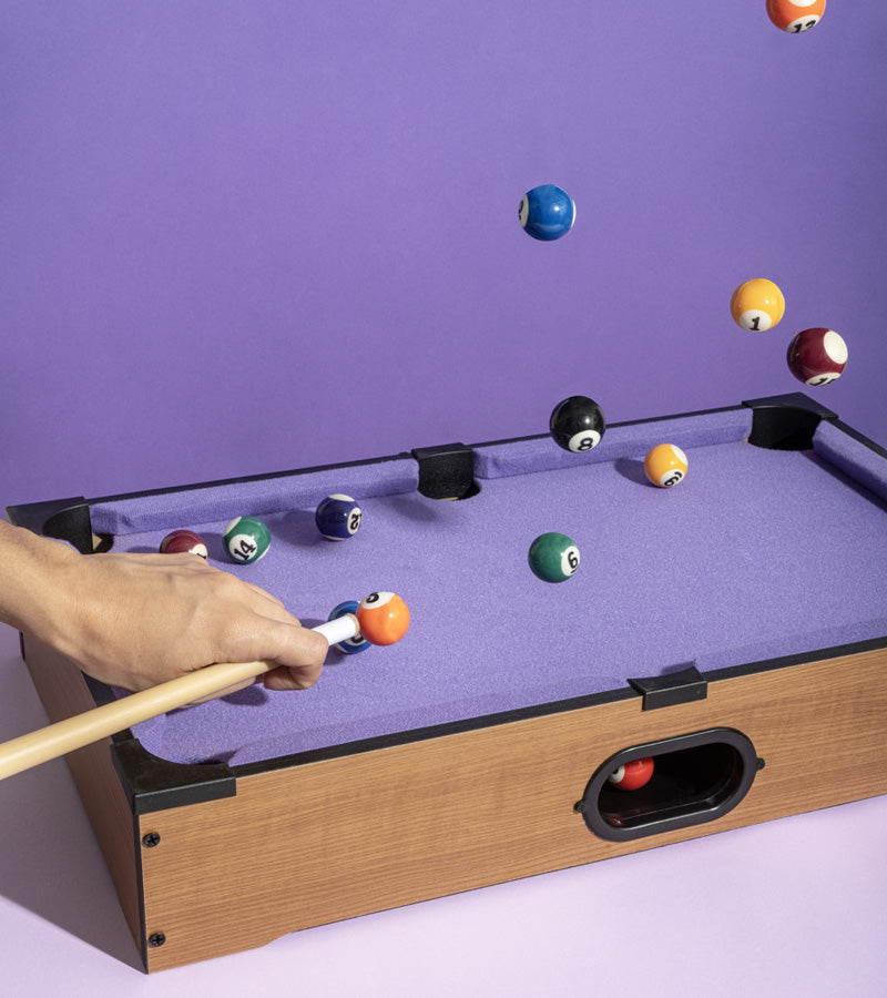 L'avant gardiste Mini billard de table lilas salon