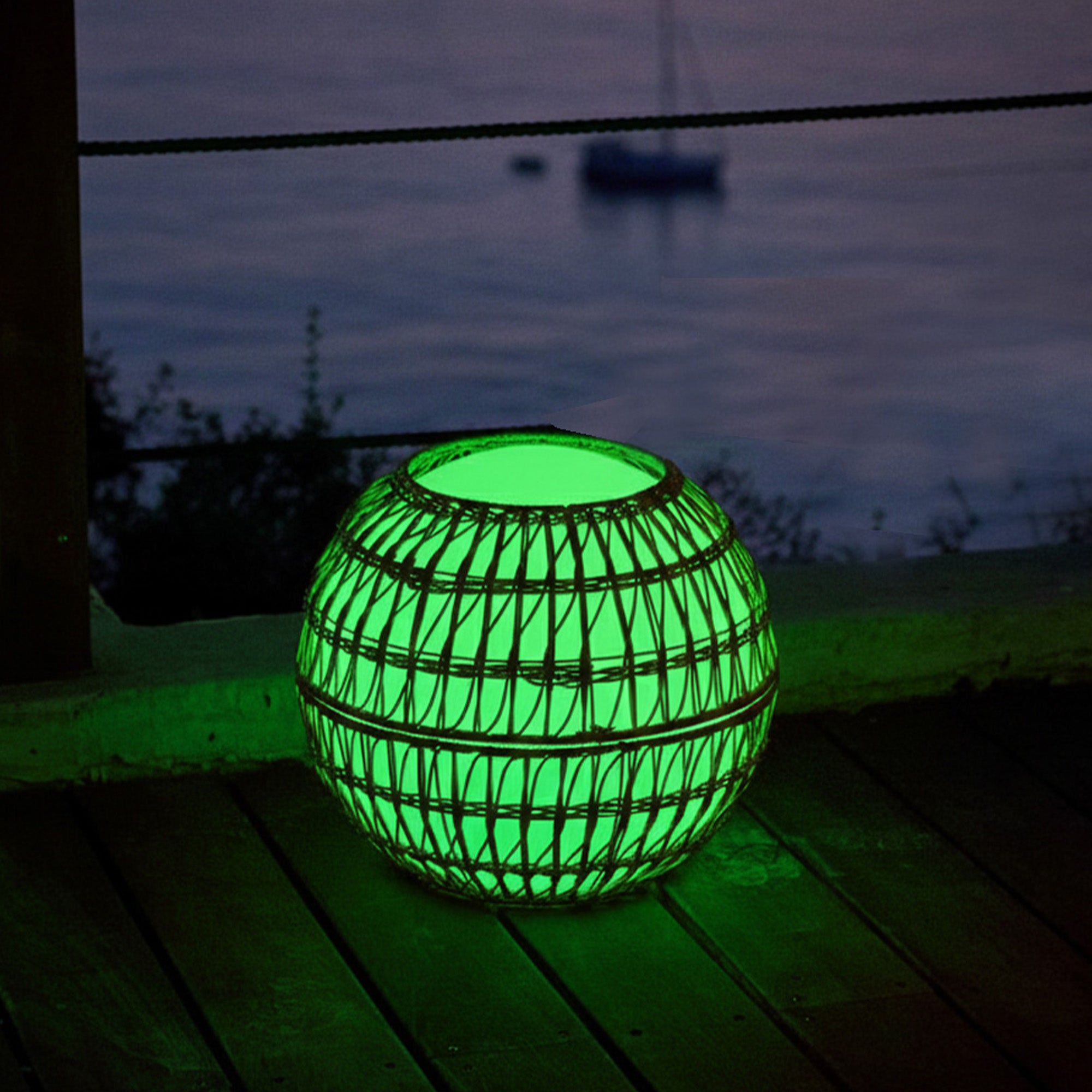 Red Deco Bobby C40 boule lumineuse 40cm + coque rotin RGB