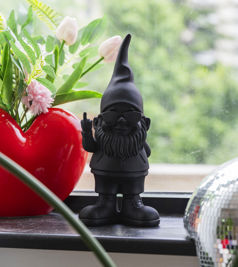 L'avant gardiste Bernardo nain de jardin statue rouge doré noir