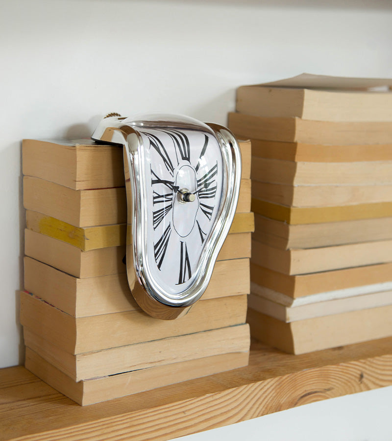 L'avant gardiste horloge fondante Dali décorative salon