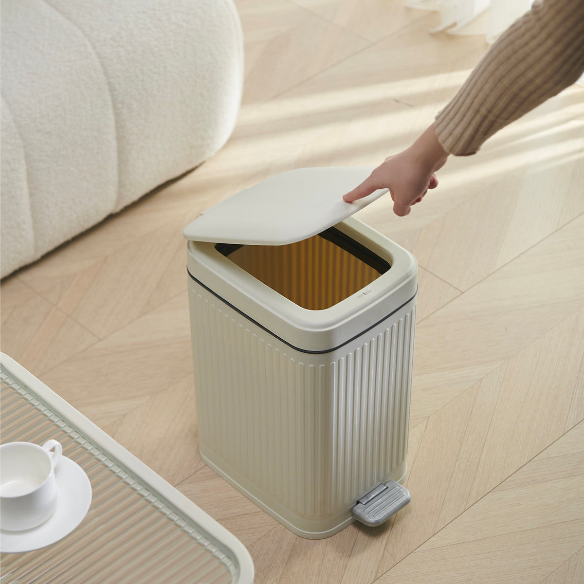 Red Deco Aura 10L poubelle à pédale blanche étroite