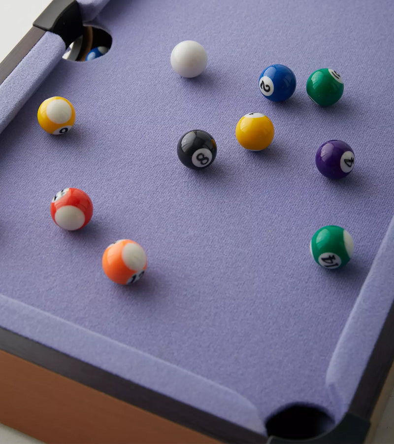 L'avant gardiste Mini billard de table lilas salon