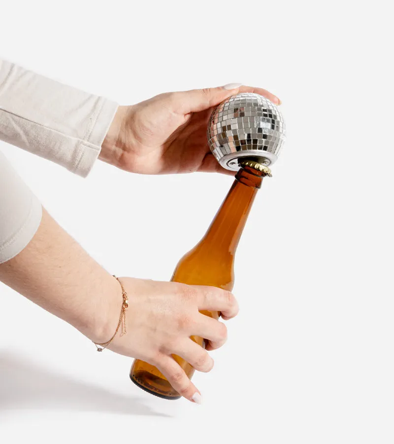 L'avant gardiste Décapsuleur Disco frigo aimanté apéro