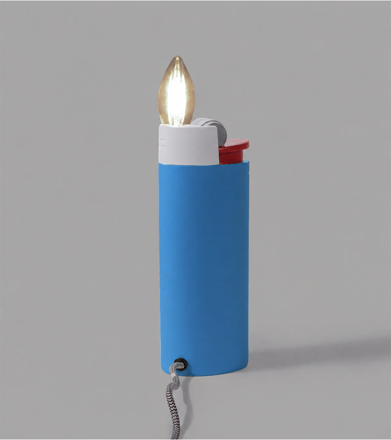 L'avant gardiste lampe briquet lumineuse bleue LED salon