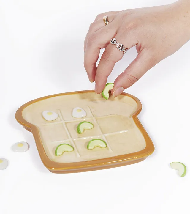L'avant gardiste Tic tac toe Avocat Oeuf jeu morpion brunch